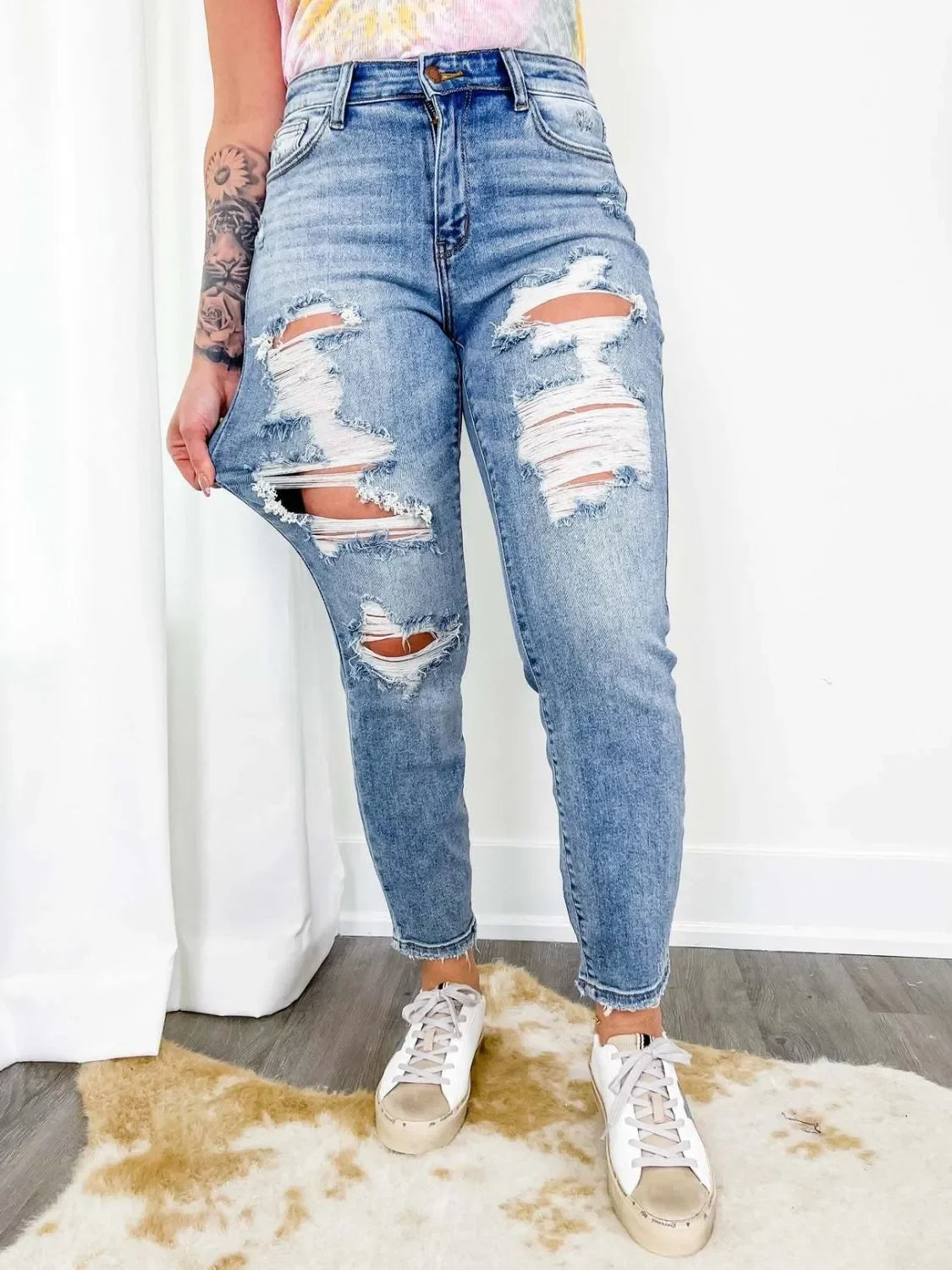 Distressed Skinny Jeans - Piña Colada