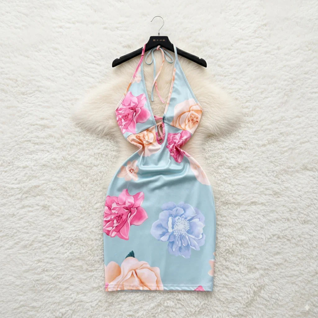 Vestido ajustado con encaje y cuello halter floral