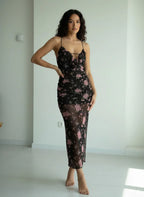 Vestido floral estilo vacaciones con tirantes finos y volantes