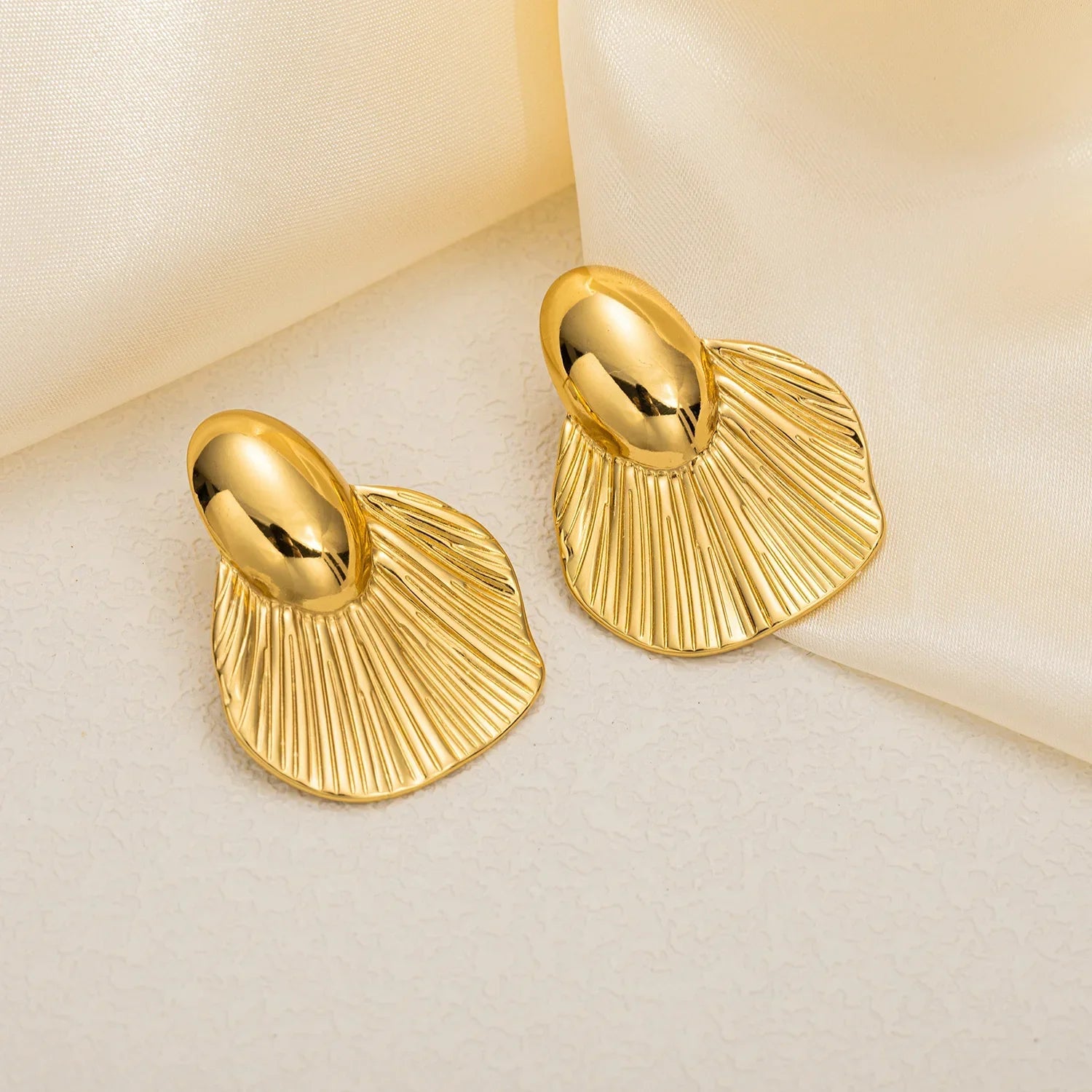 Vintage Gold Color Irregular Earrings - Piña Colada