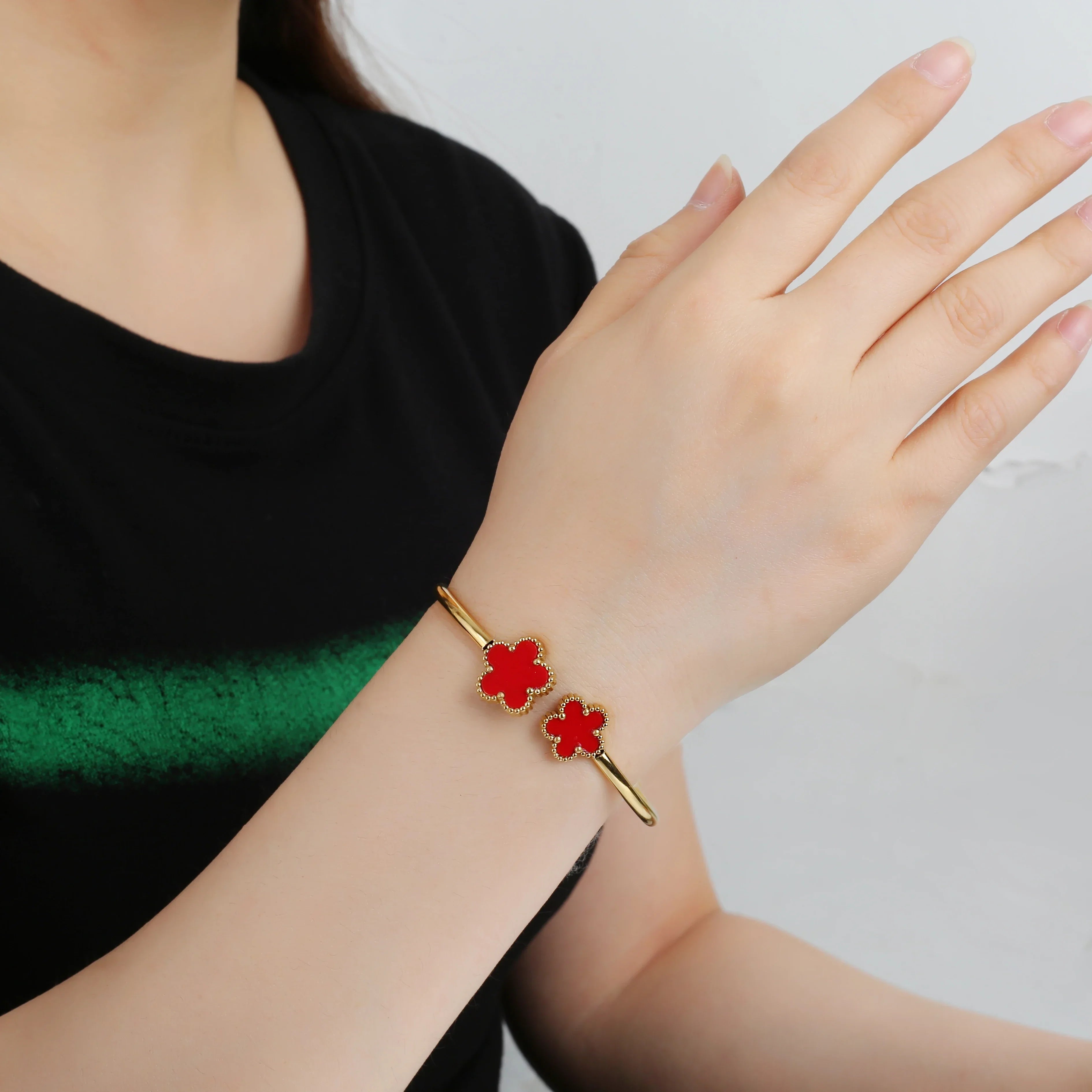 Lucky Stainless Steel Five Leaf Flower Bangle Ring - Piña Colada