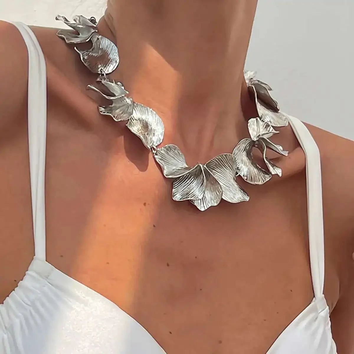 Petals Flower Choker - Piña Colada
