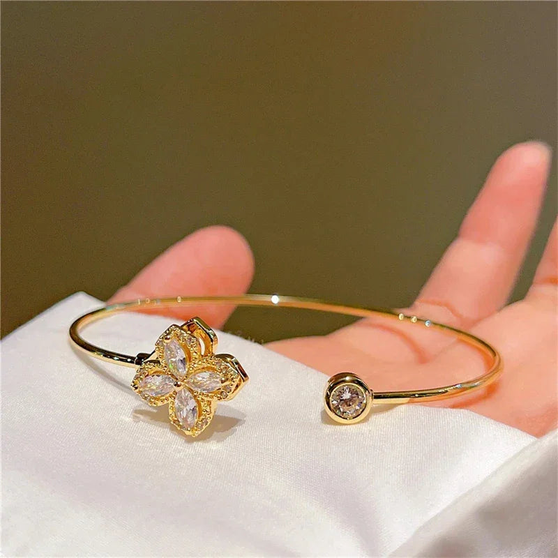 Luxury Rotatable Zircon Four-Leaf - Piña Colada