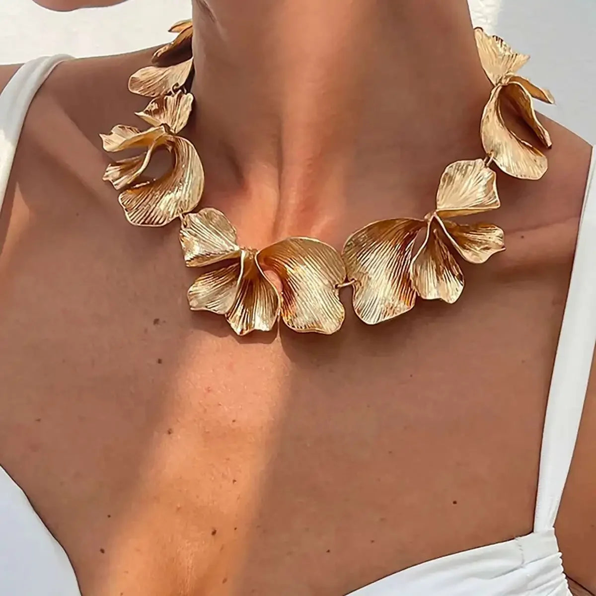 Petals Flower Choker - Piña Colada
