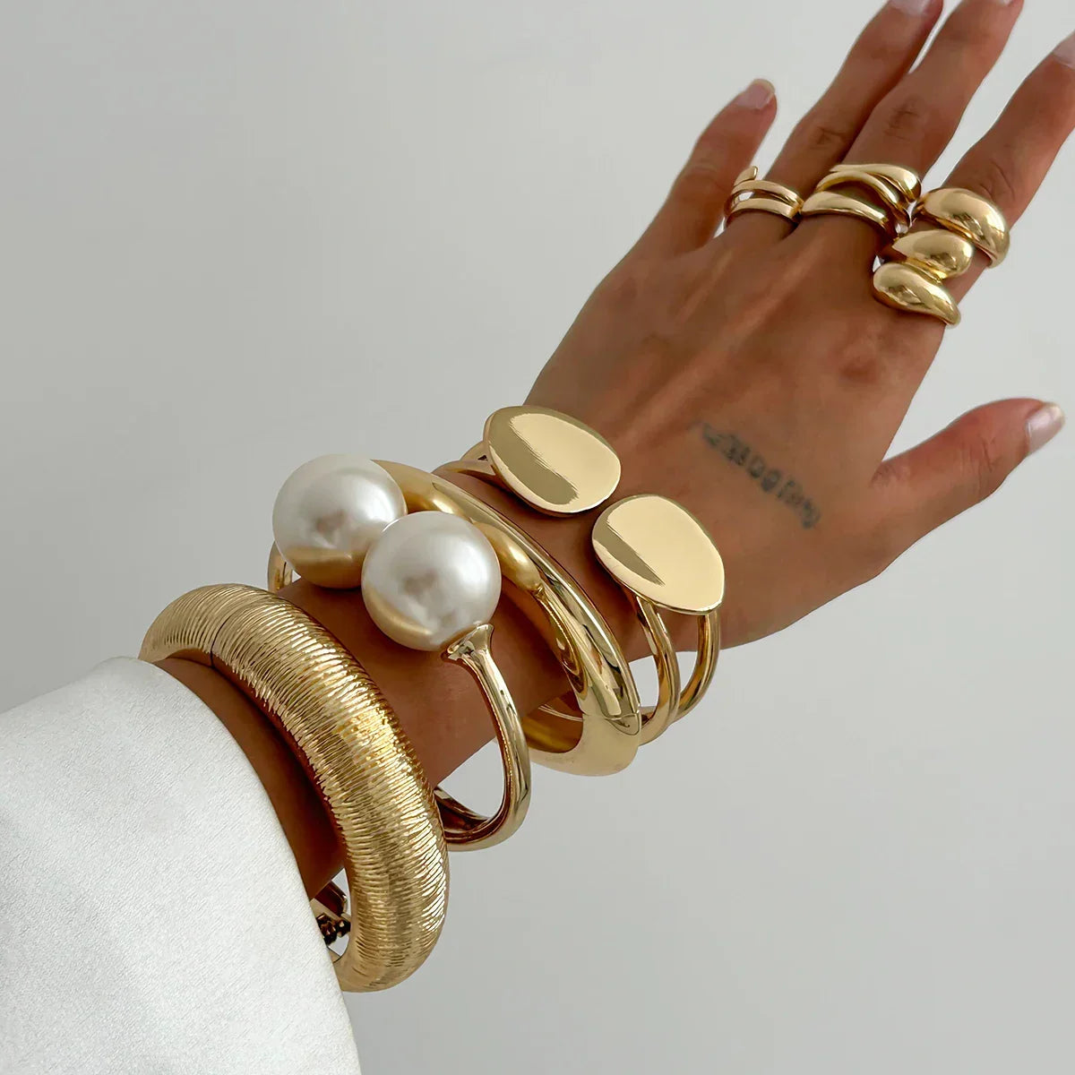Vintage Creative Gold Color Bangles - Piña Colada