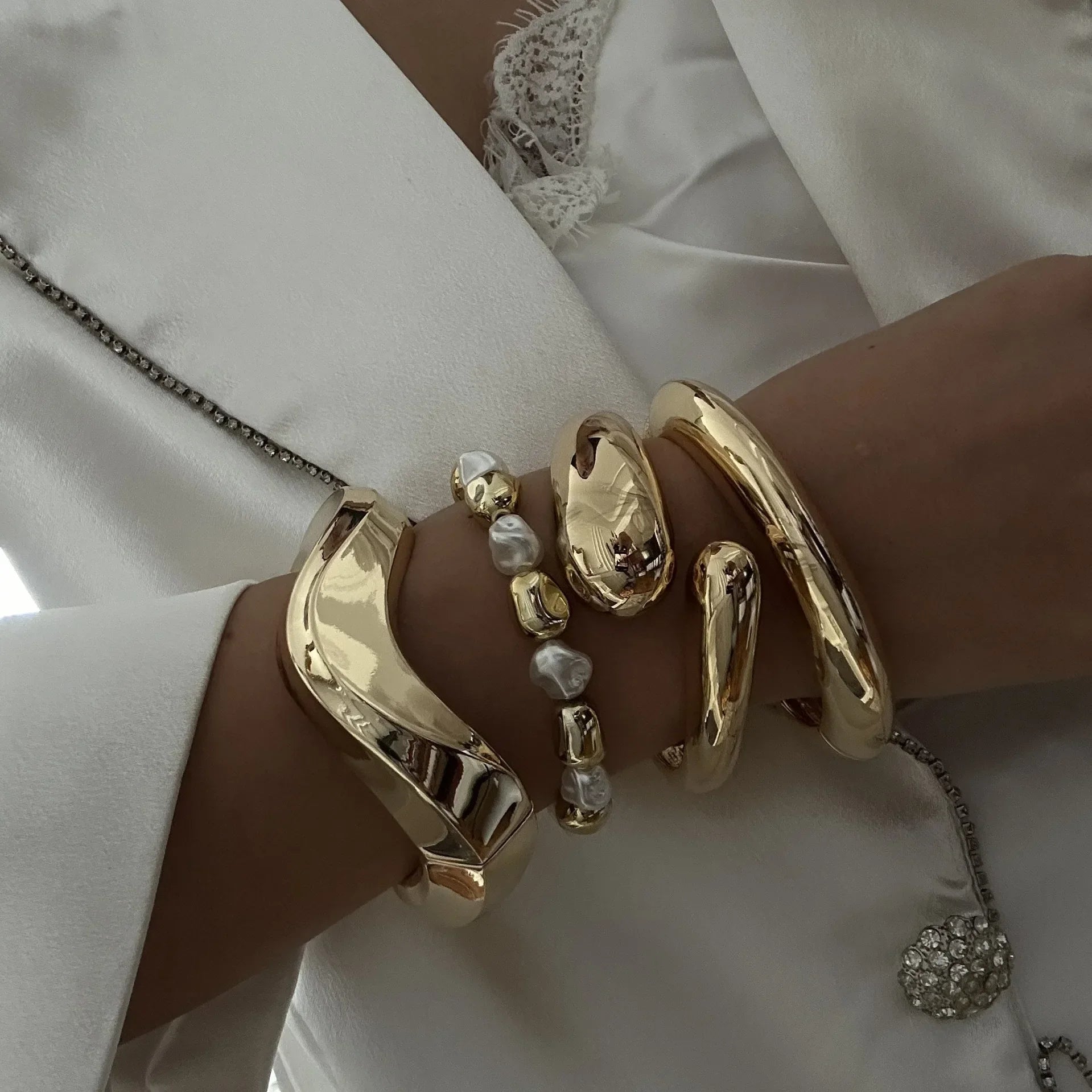 Vintage Metal Irregular Wave Twist Bracelet - Piña Colada