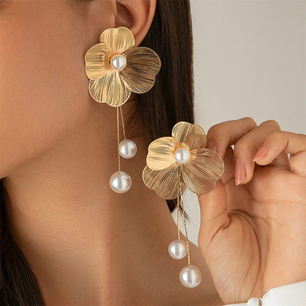 Elegant Pearl Flower Drop Earrings - Piña Colada