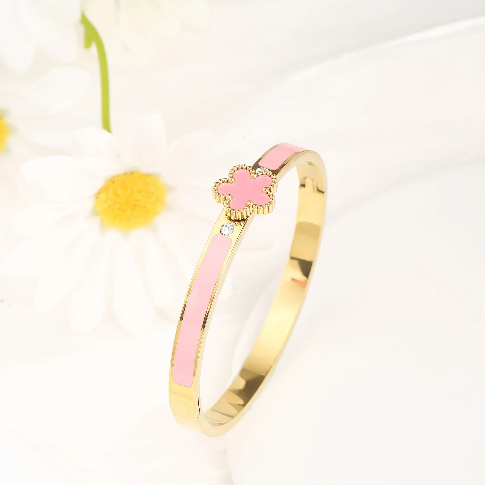 Five-Leaf Clover Open Bangle - Piña Colada