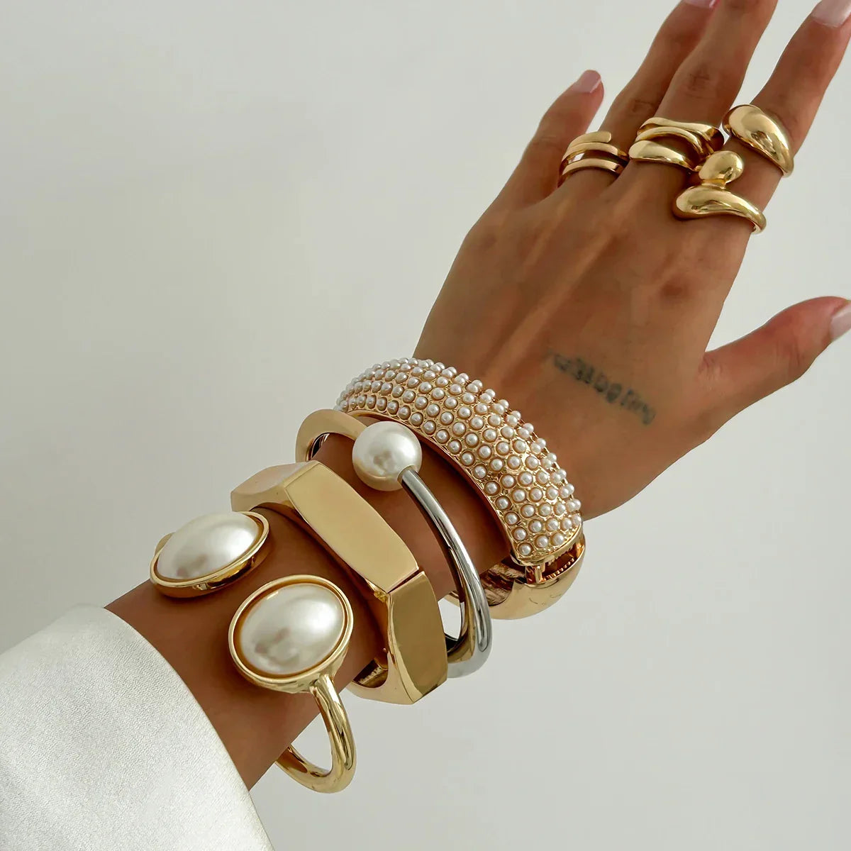 Vintage Creative Gold Color Bangles - Piña Colada
