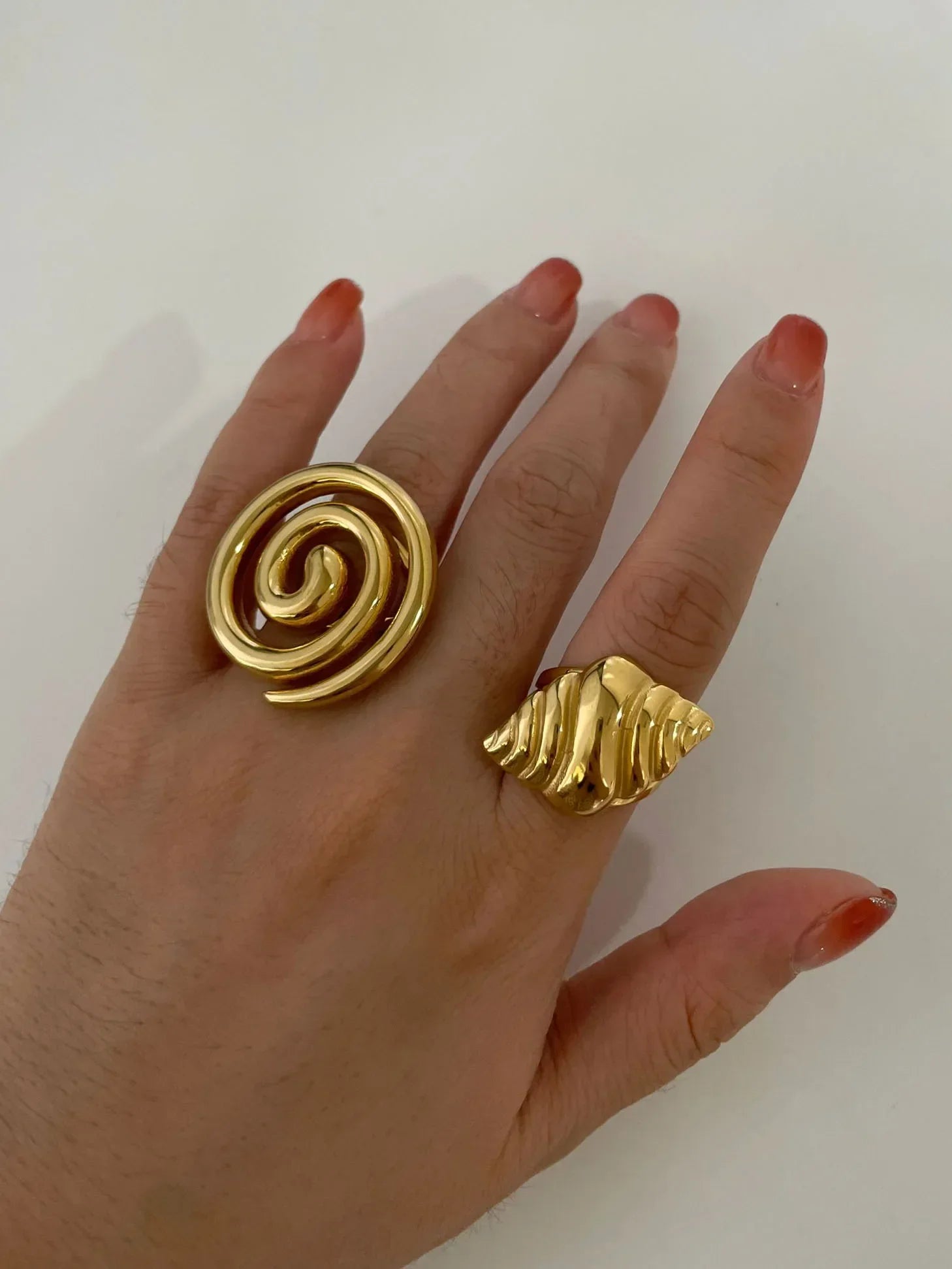 Conch Glossy Spiral Hollow Chunky Open Rings - Piña Colada