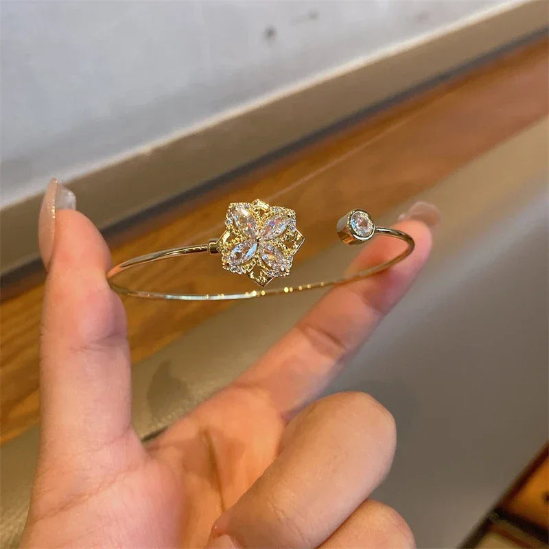 Luxury Rotatable Zircon Four-Leaf - Piña Colada