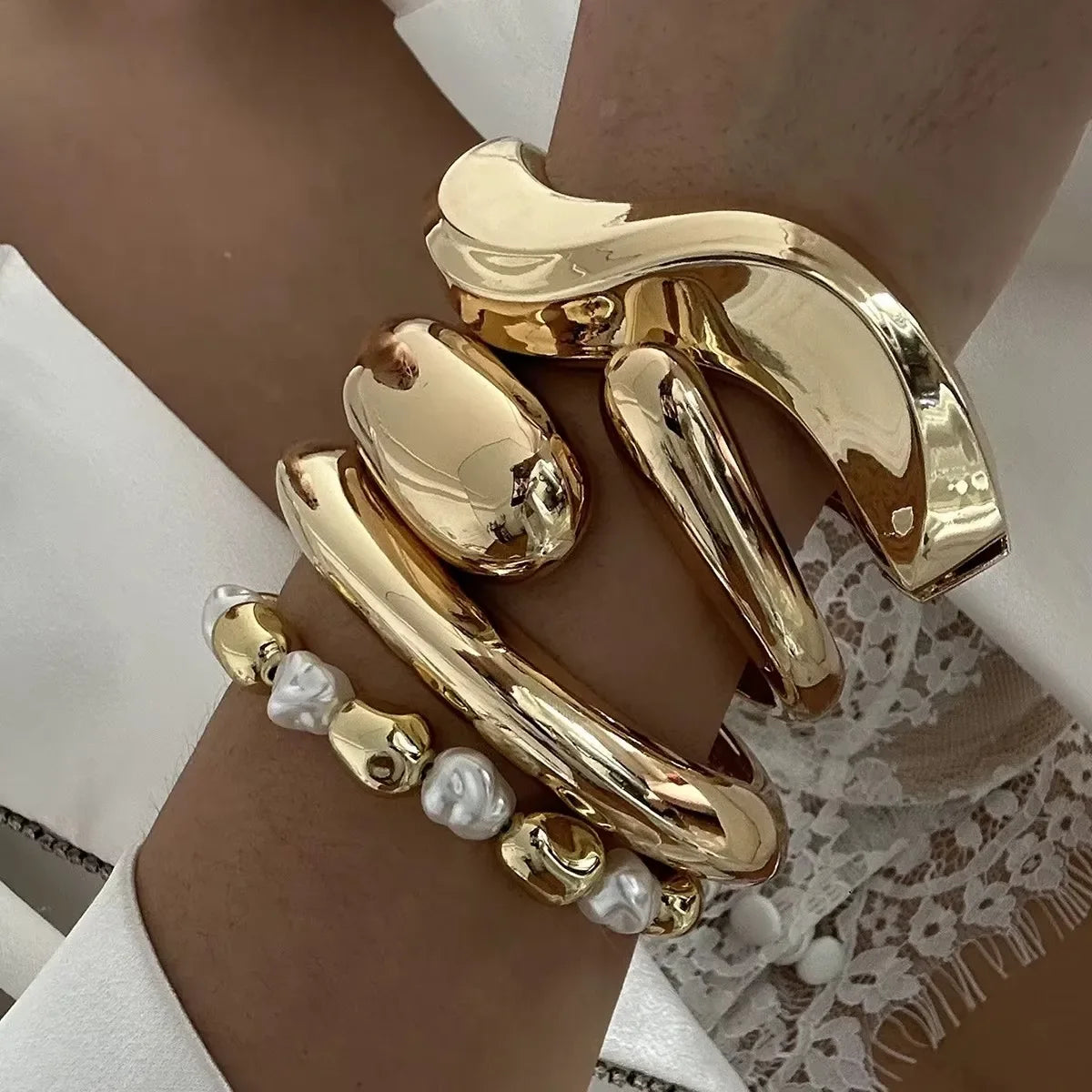Vintage Metal Irregular Wave Twist Bracelet - Piña Colada