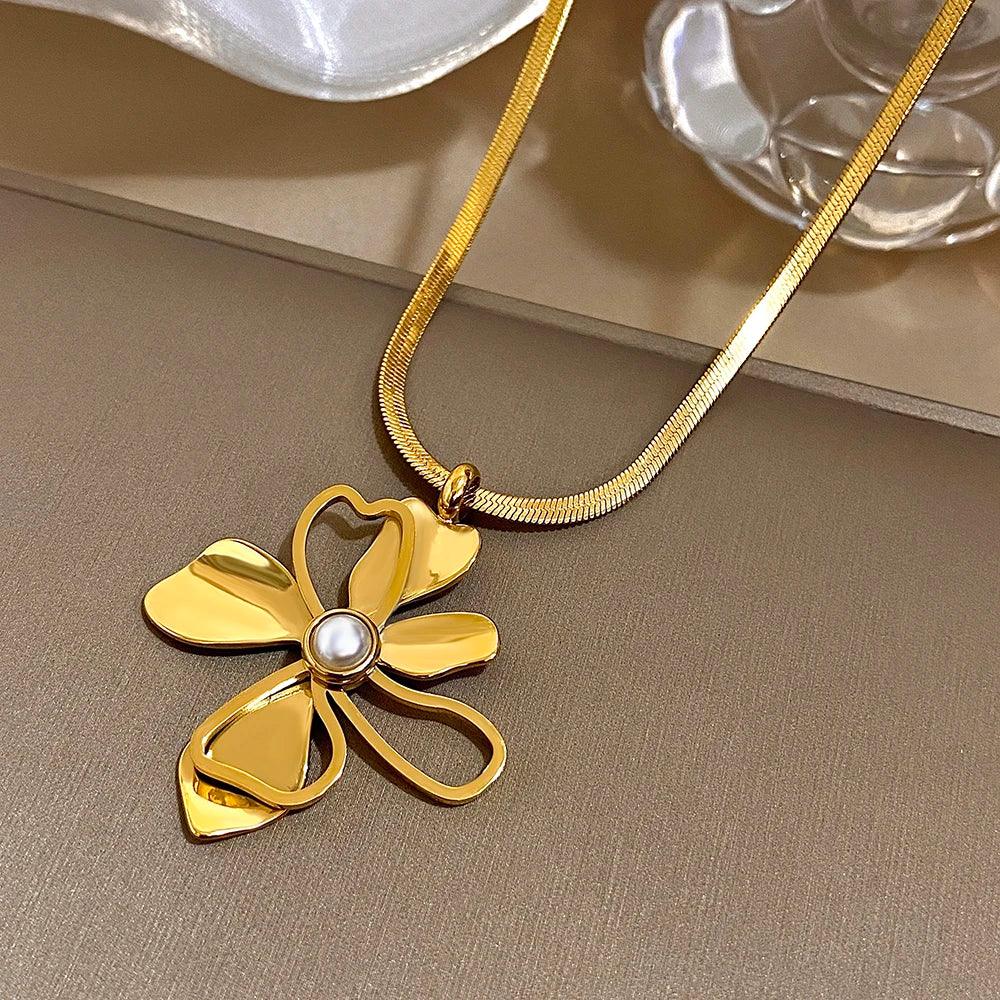 Trendy Hollow Flower Pearl Necklace - Piña Colada