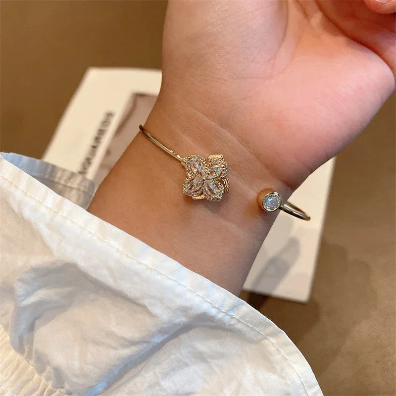 Luxury Rotatable Zircon Four-Leaf - Piña Colada