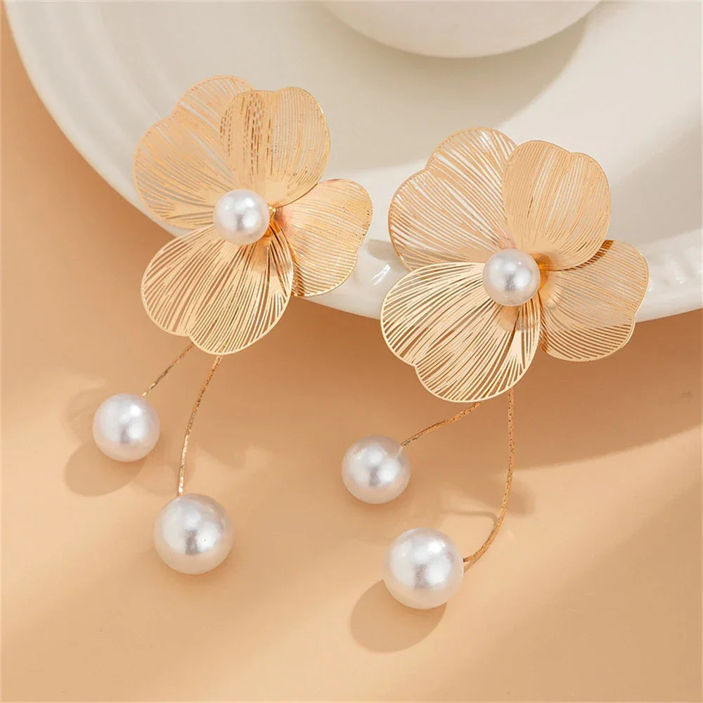 Elegant Pearl Flower Drop Earrings - Piña Colada