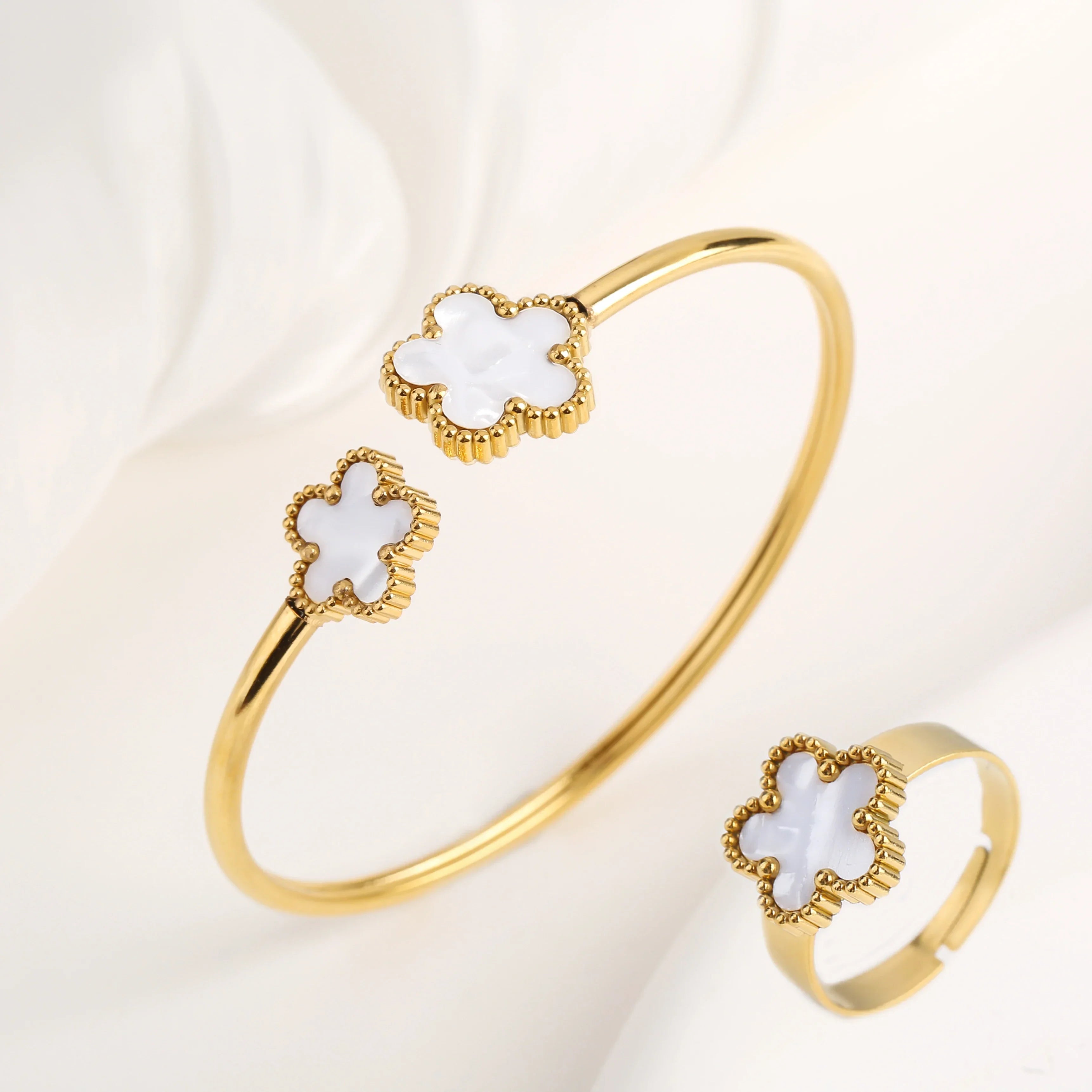 Lucky Stainless Steel Five Leaf Flower Bangle Ring - Piña Colada