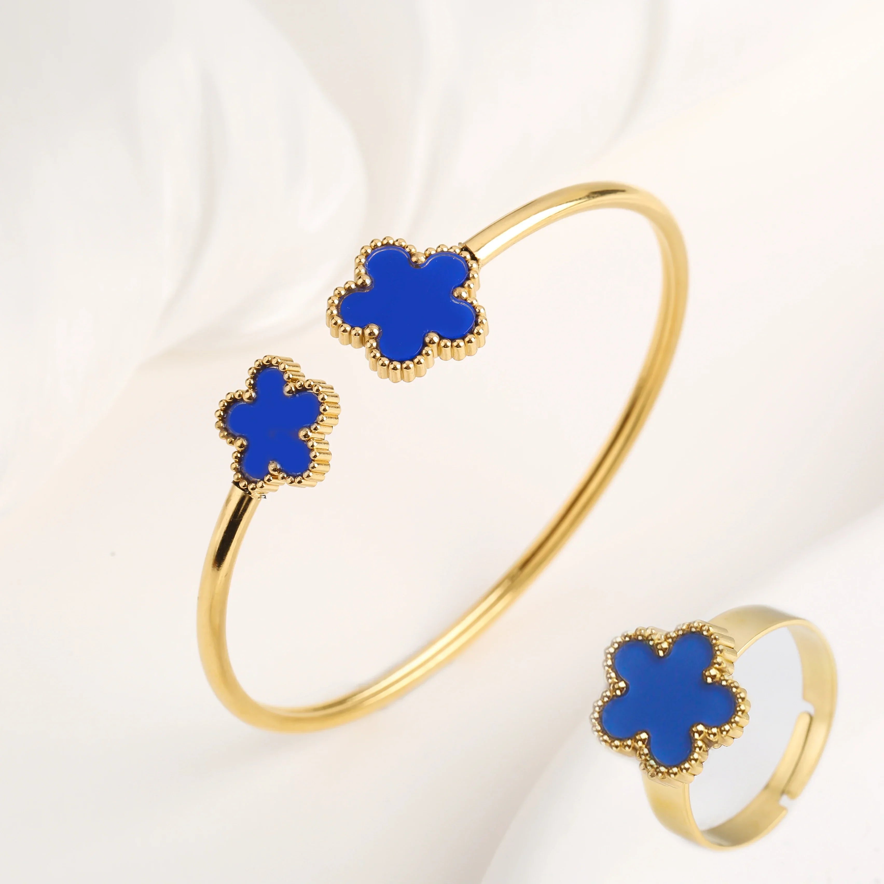 Lucky Stainless Steel Five Leaf Flower Bangle Ring - Piña Colada