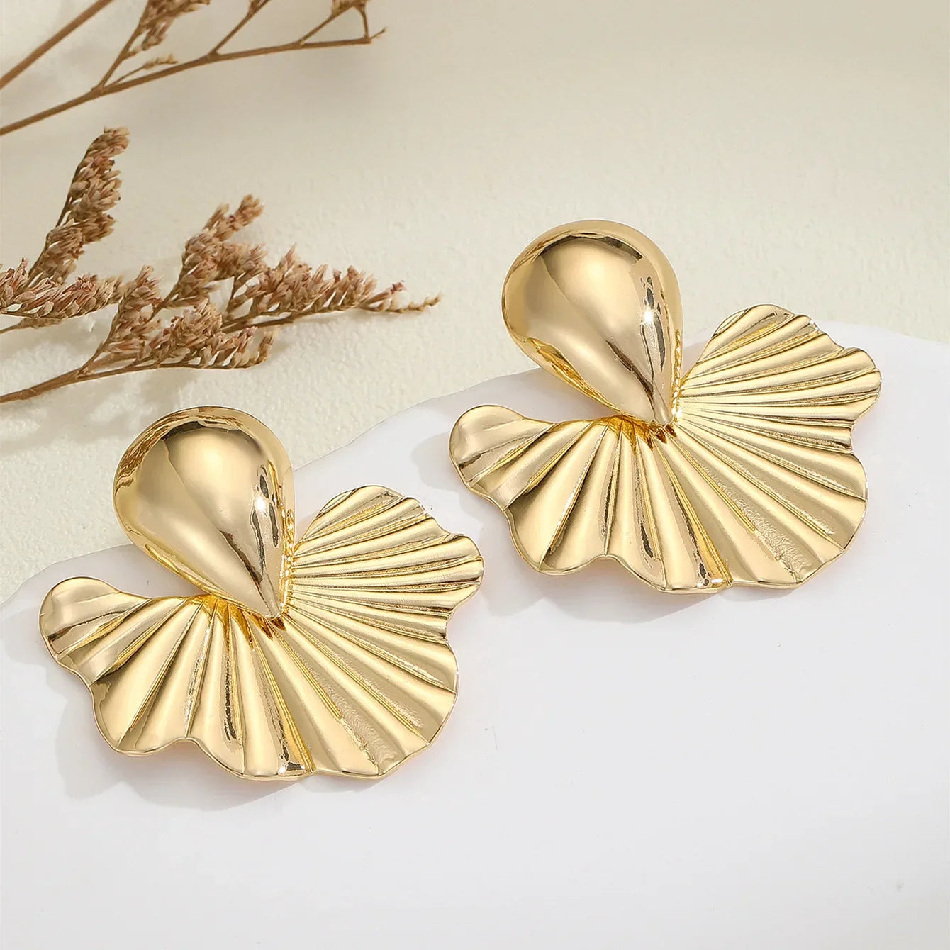 Trendy Chunky Leaf Drop Earrings - Piña Colada