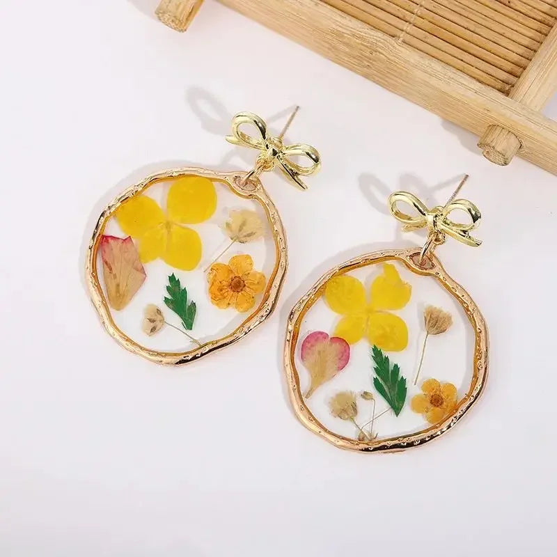 Natural Flower Dangle Earrings - Piña Colada
