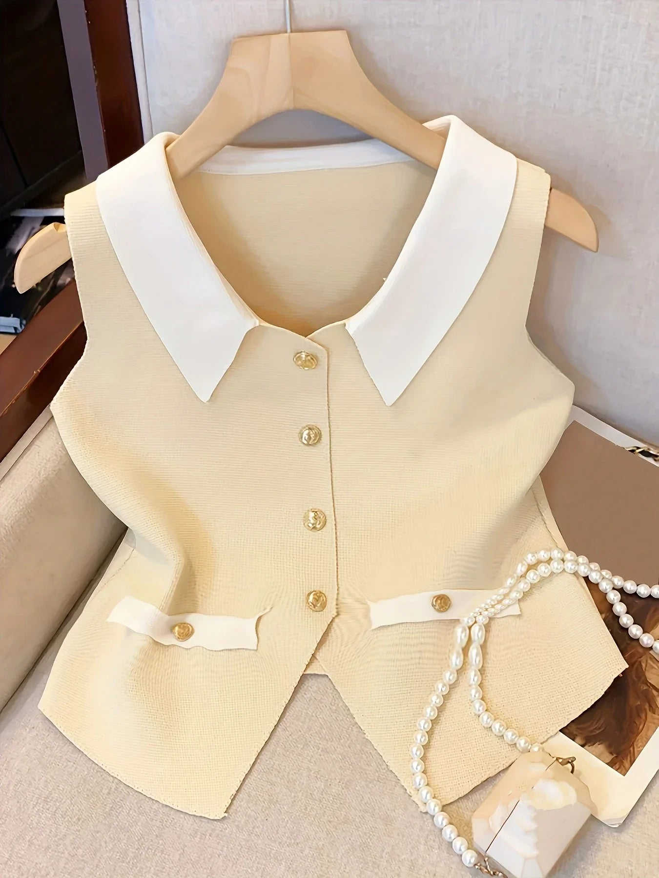 Slim Fit Patchwork Buttoned Knit Blouse – High Stretch Elegance - Piña Colada