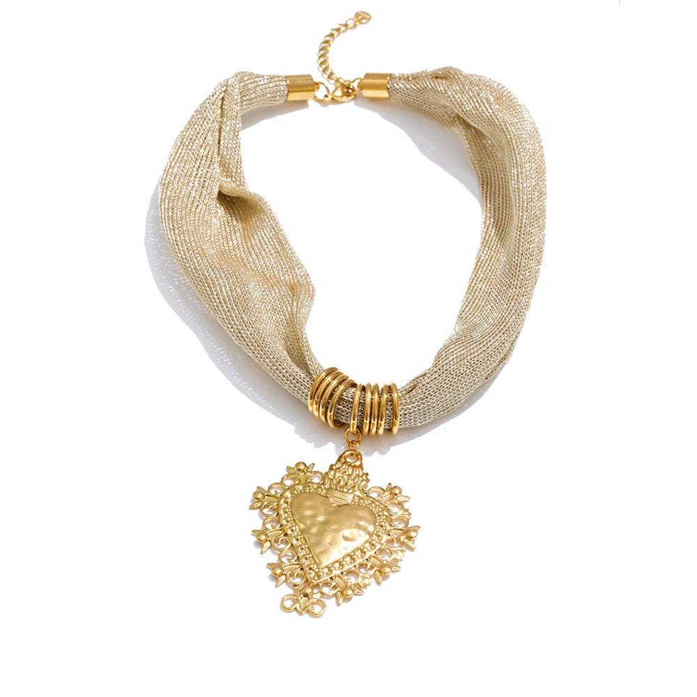 Gold Minimalist Heart Pendant Necklace