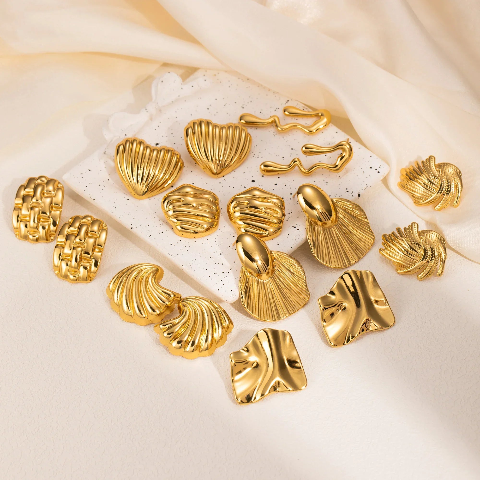 Vintage Gold Color Irregular Earrings - Piña Colada