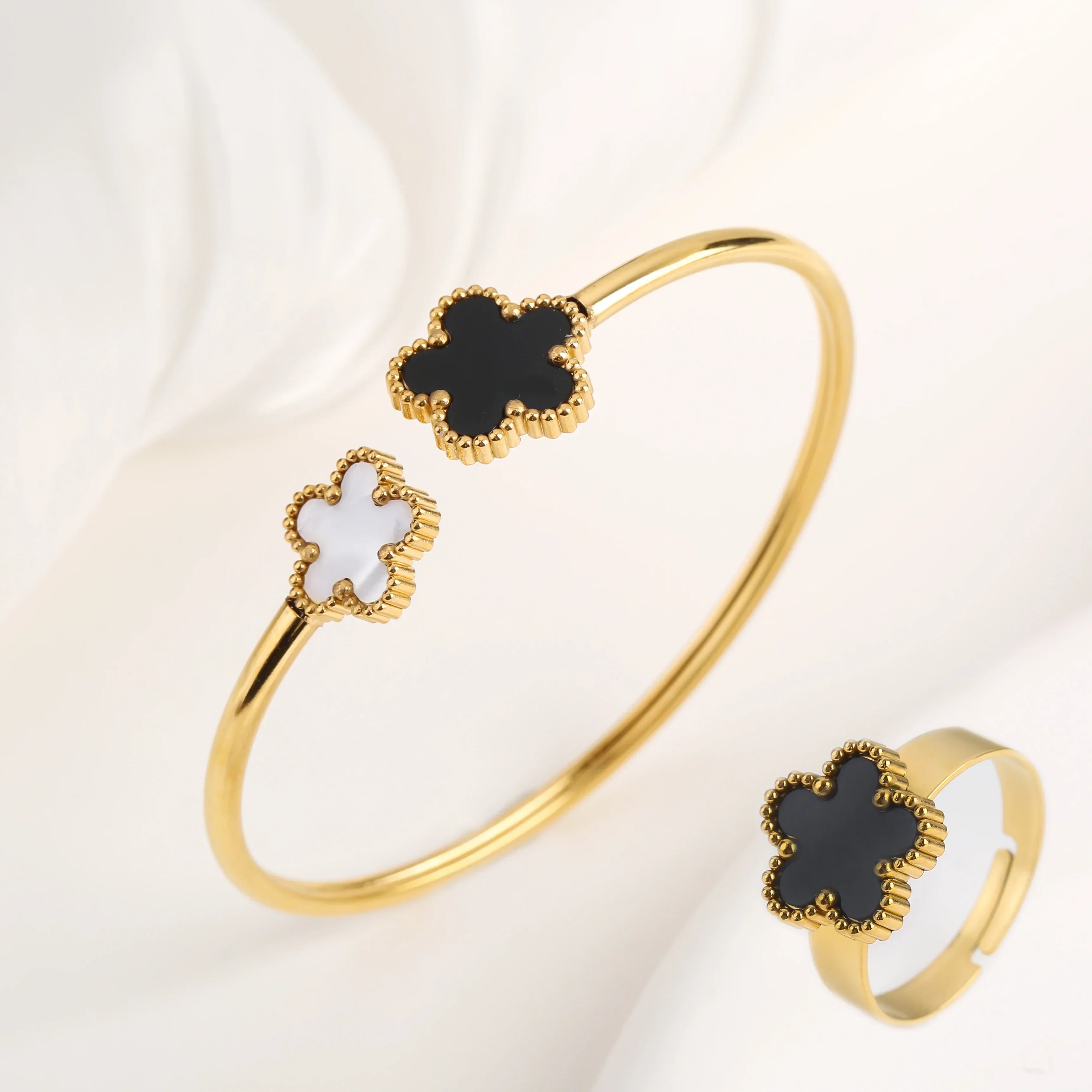 Lucky Stainless Steel Five Leaf Flower Bangle Ring - Piña Colada