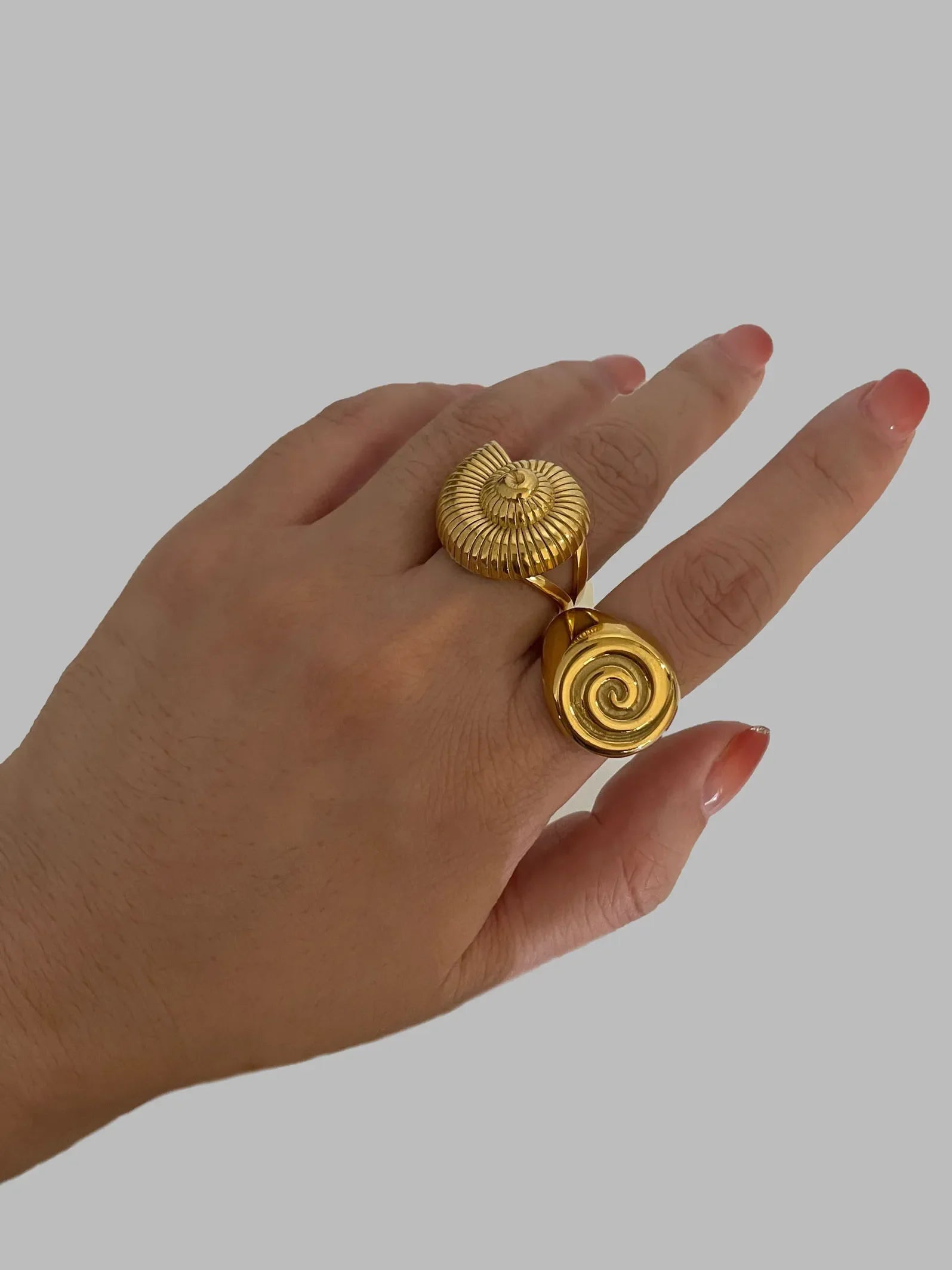 Conch Glossy Spiral Hollow Chunky Open Rings - Piña Colada