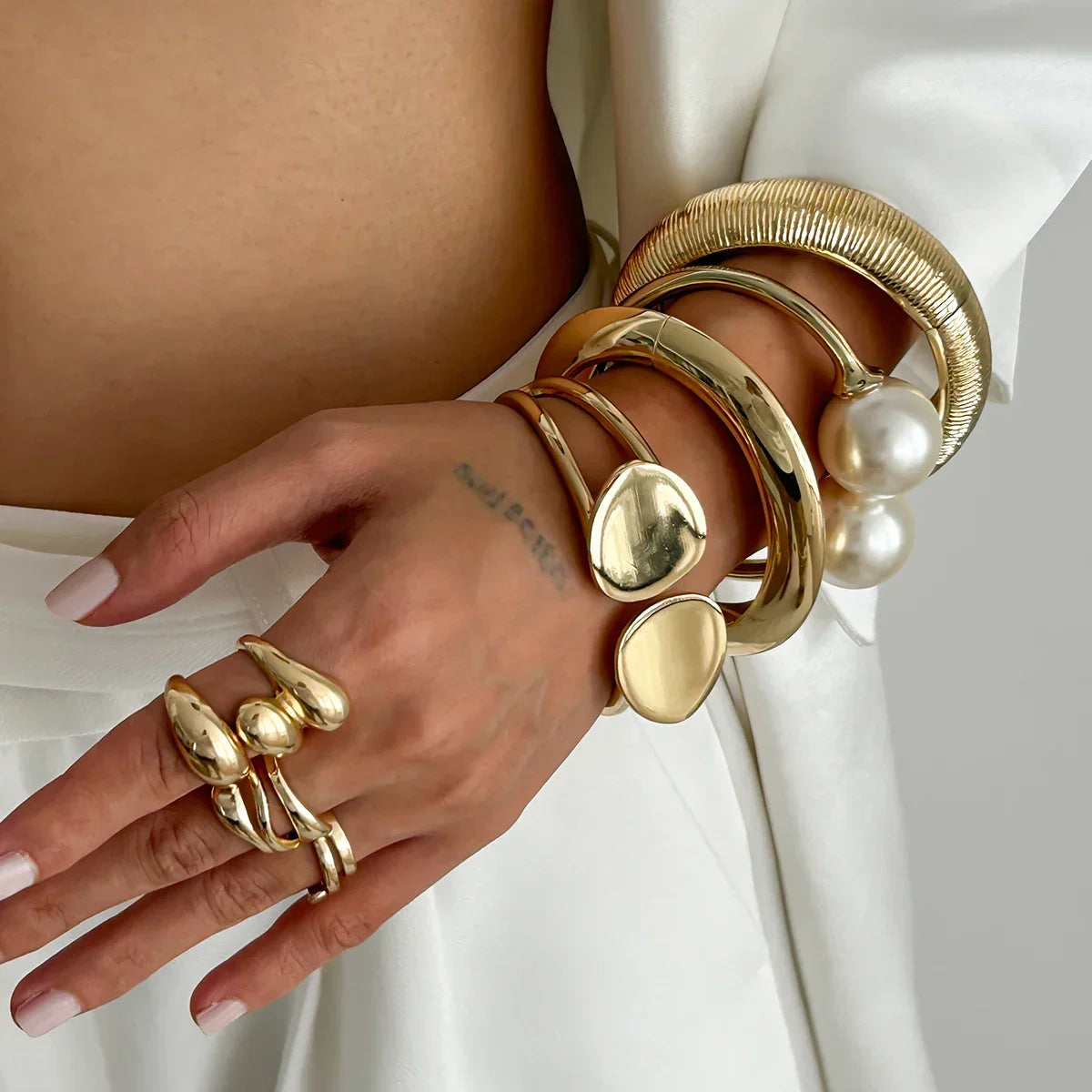 Vintage Creative Gold Color Bangles - Piña Colada