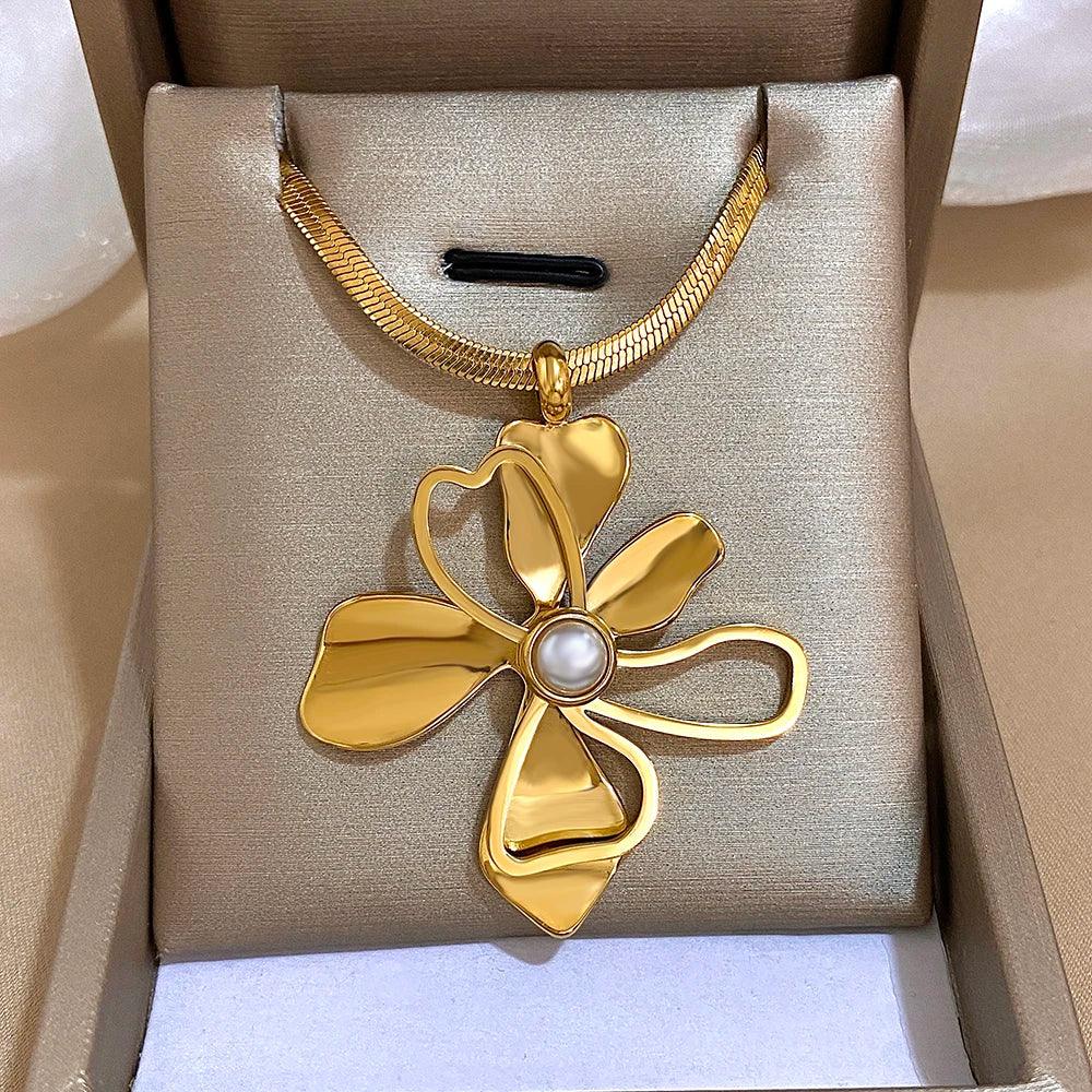 Trendy Hollow Flower Pearl Necklace - Piña Colada