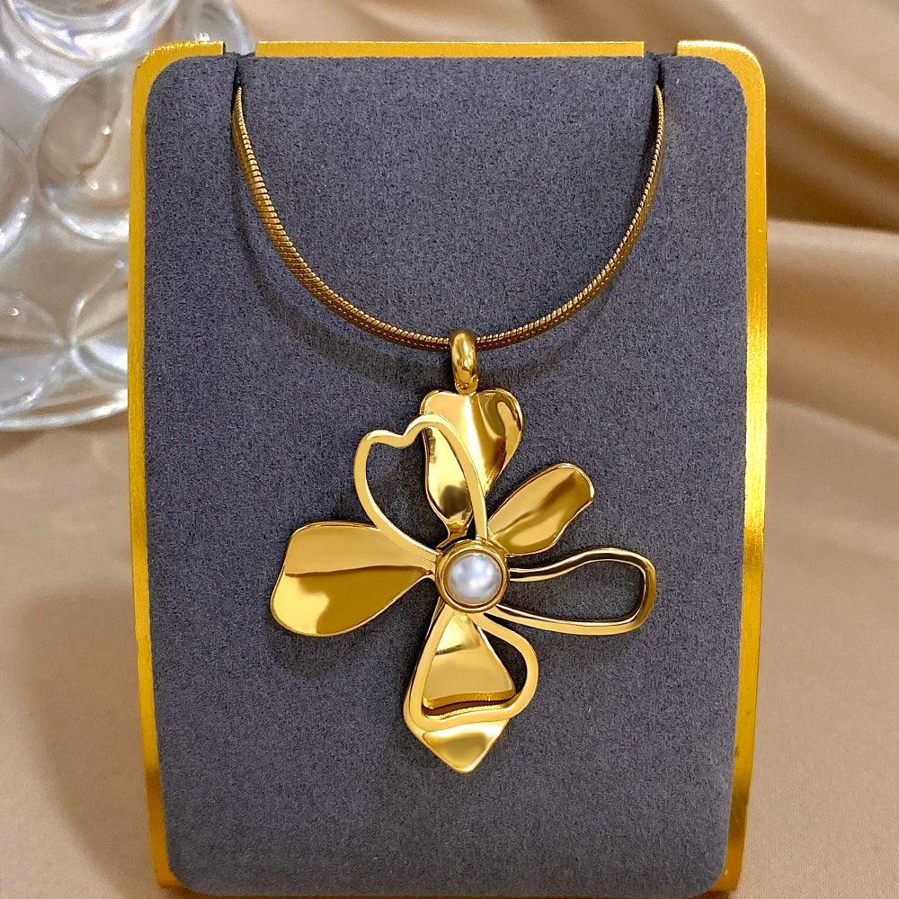 Trendy Hollow Flower Pearl Necklace - Piña Colada