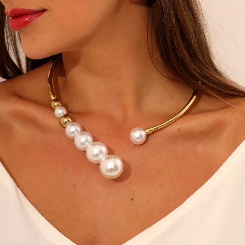 Exaggerated Pearl Necklace