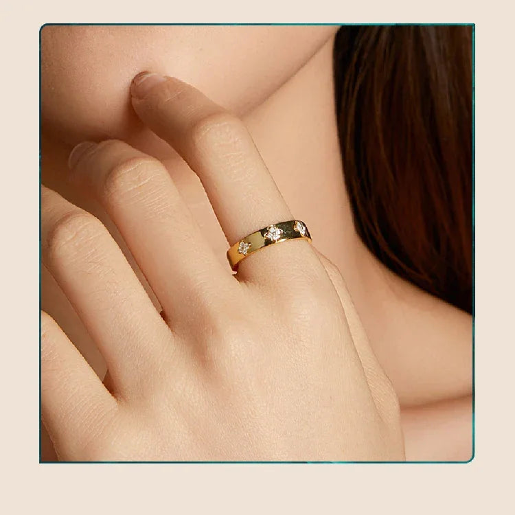 Lucky Clover Moissanite Ring - Piña Colada