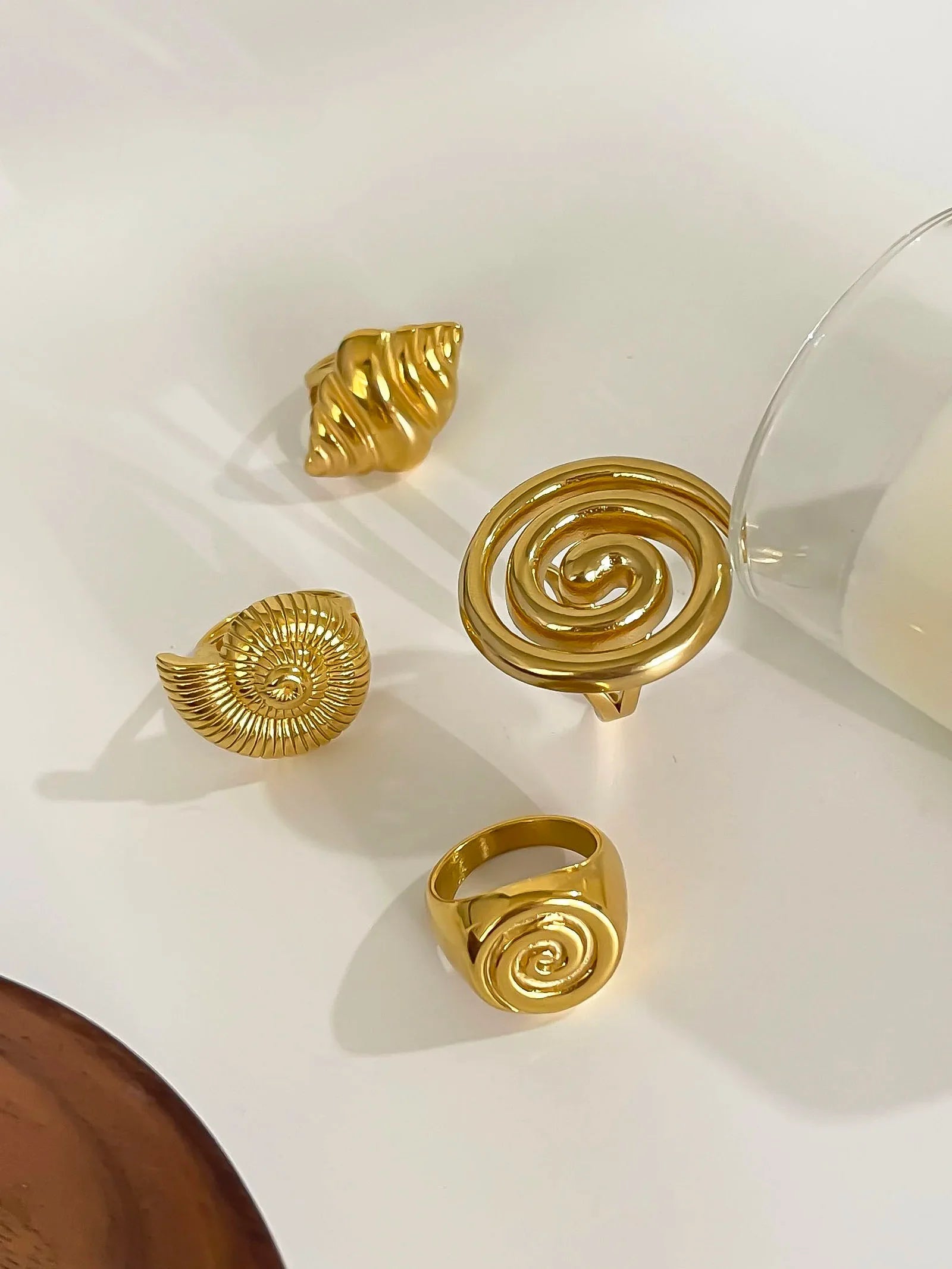 Conch Glossy Spiral Hollow Chunky Open Rings - Piña Colada