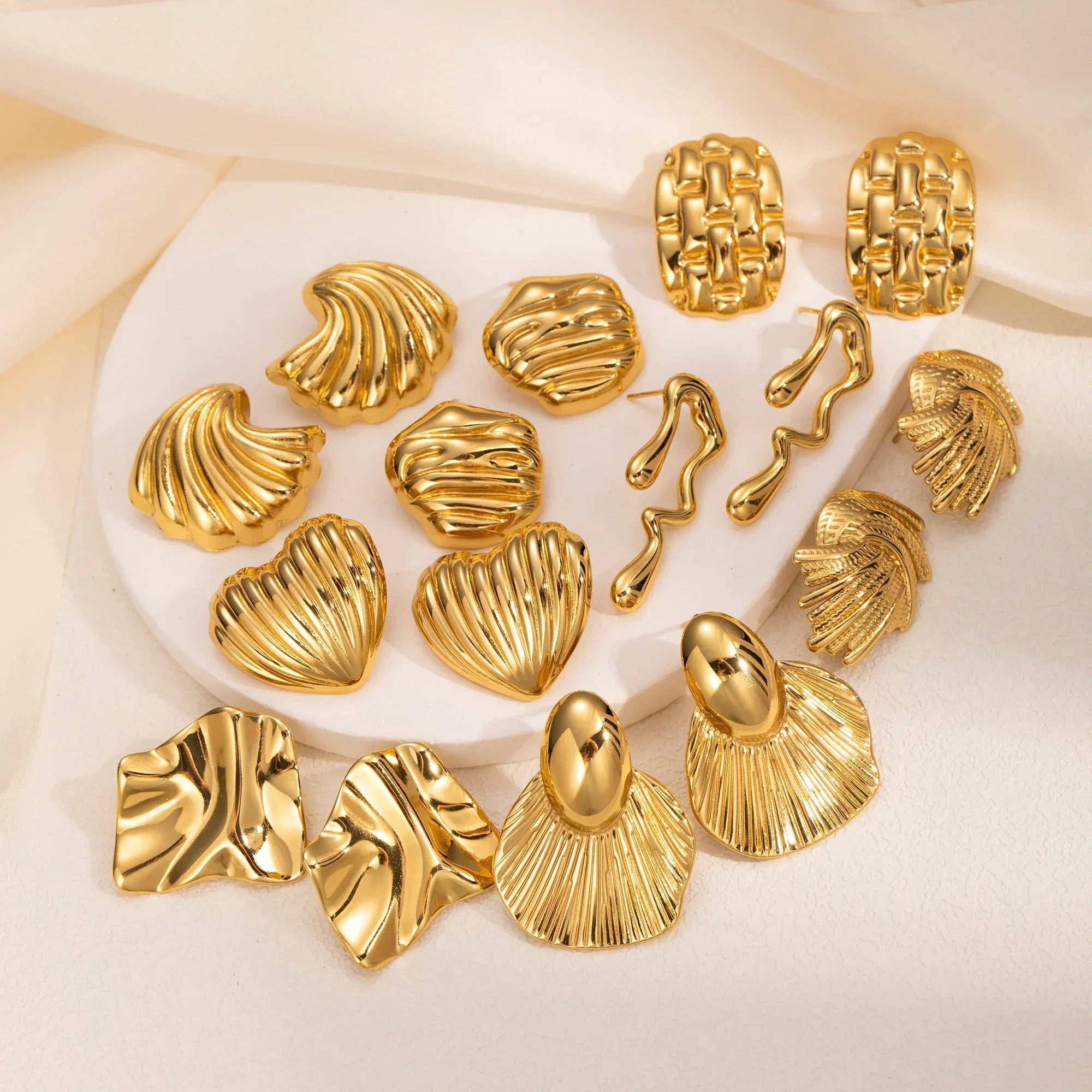 Vintage Gold Color Irregular Earrings - Piña Colada