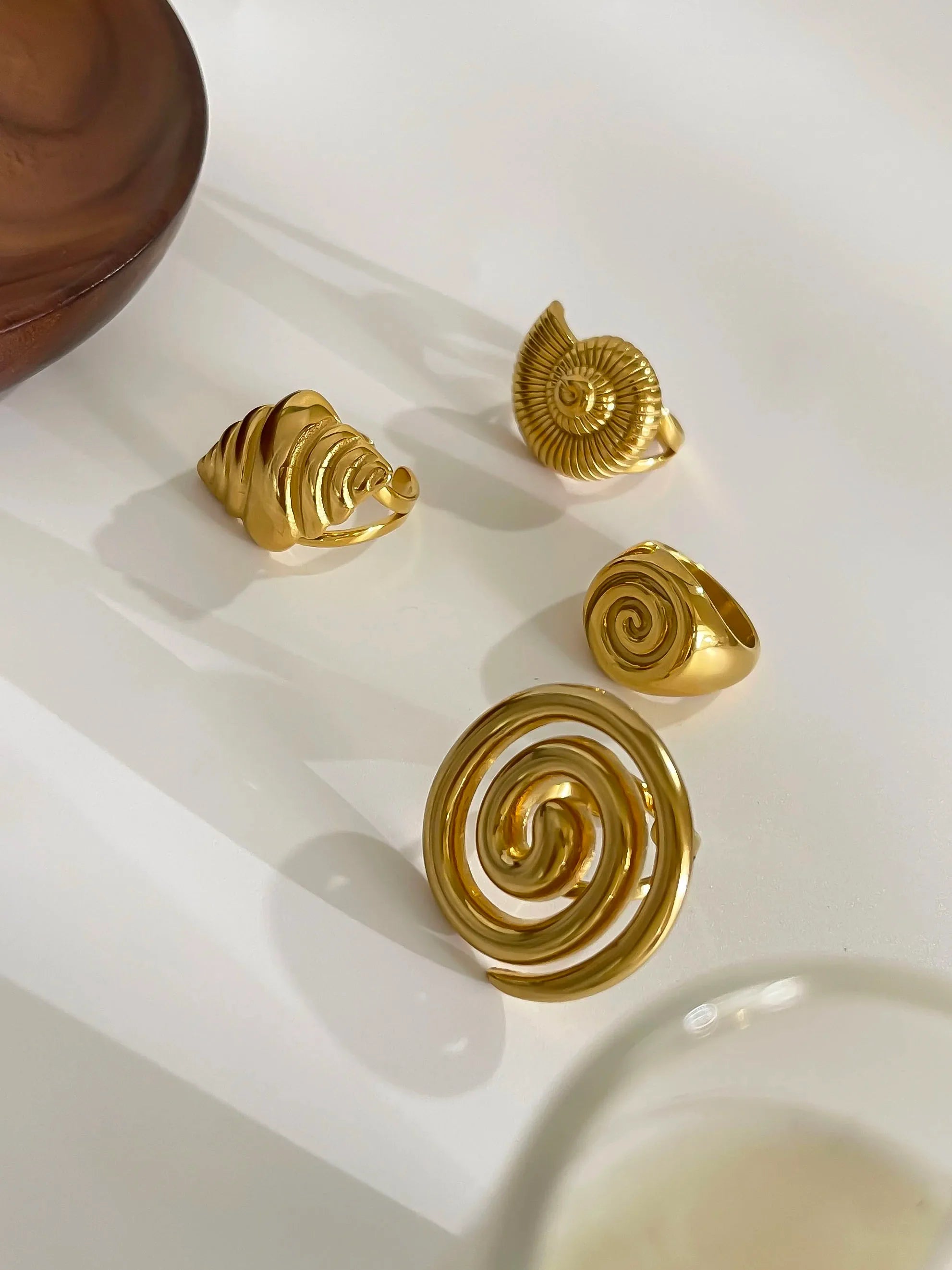 Conch Glossy Spiral Hollow Chunky Open Rings - Piña Colada