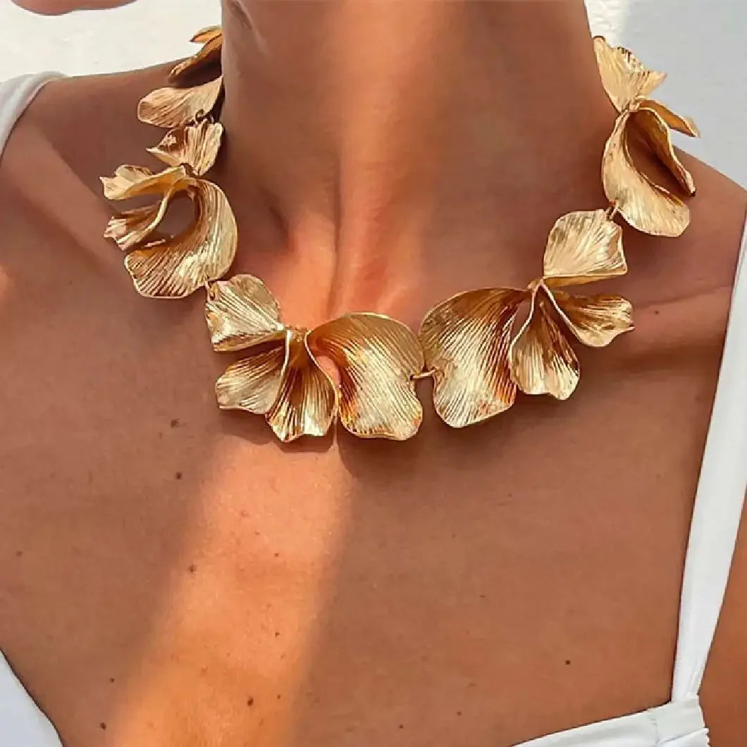 Petals Flower Choker - Piña Colada