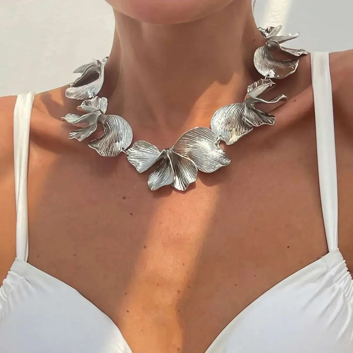 Petals Flower Choker - Piña Colada