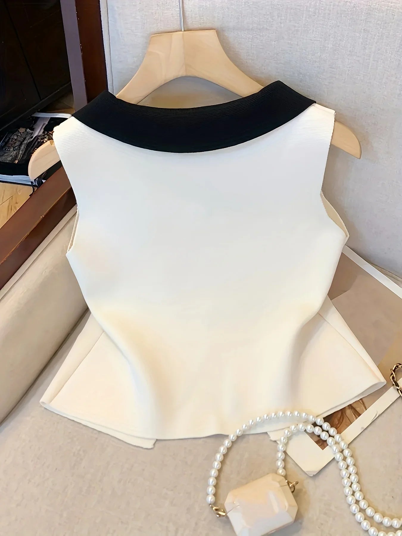 Slim Fit Patchwork Buttoned Knit Blouse – High Stretch Elegance - Piña Colada