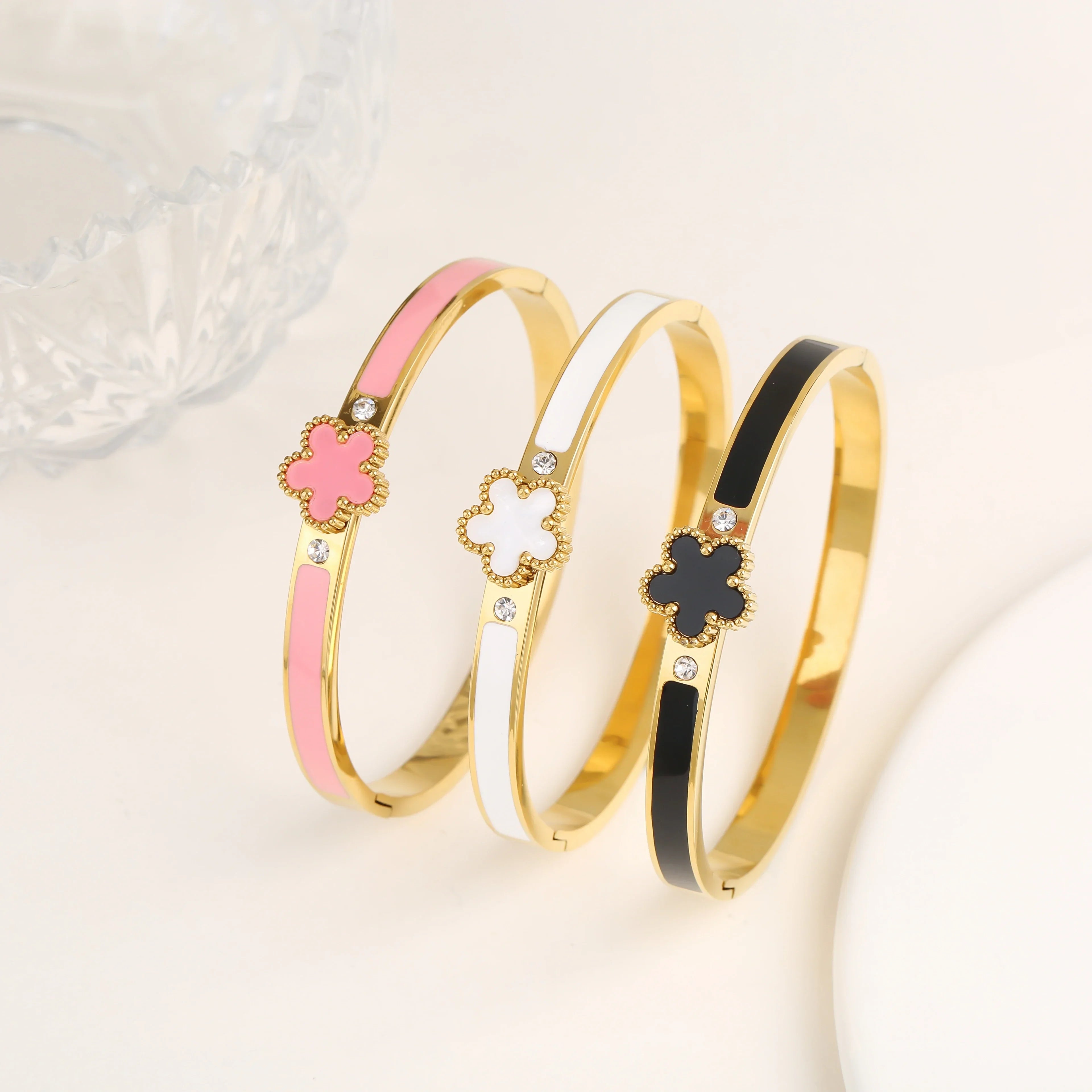 Five-Leaf Clover Open Bangle - Piña Colada