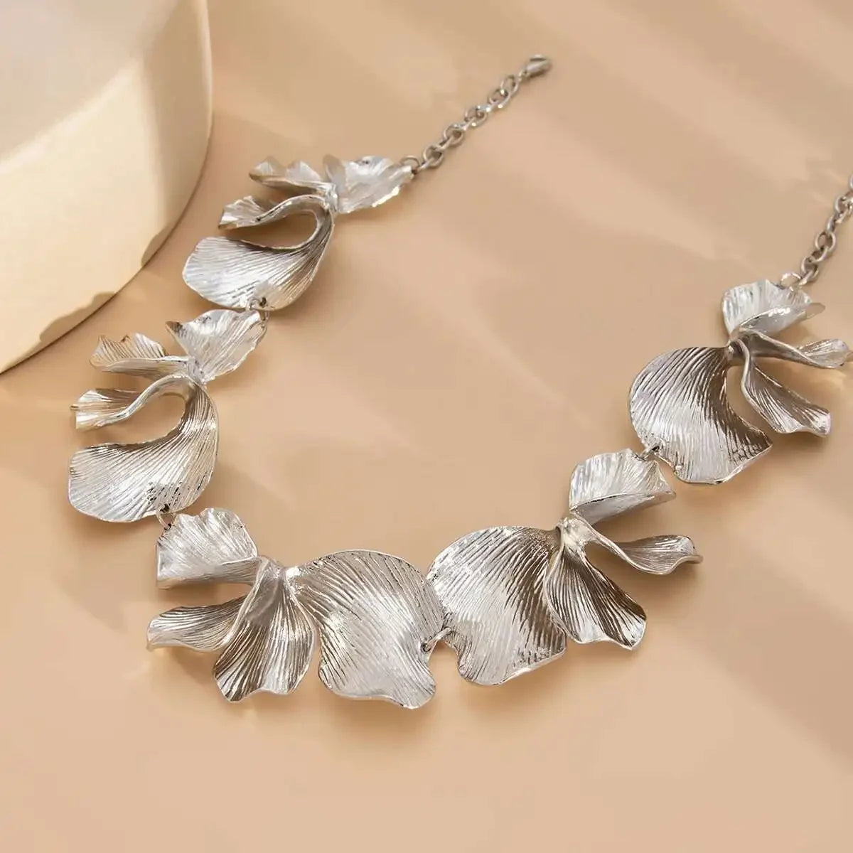 Petals Flower Choker - Piña Colada