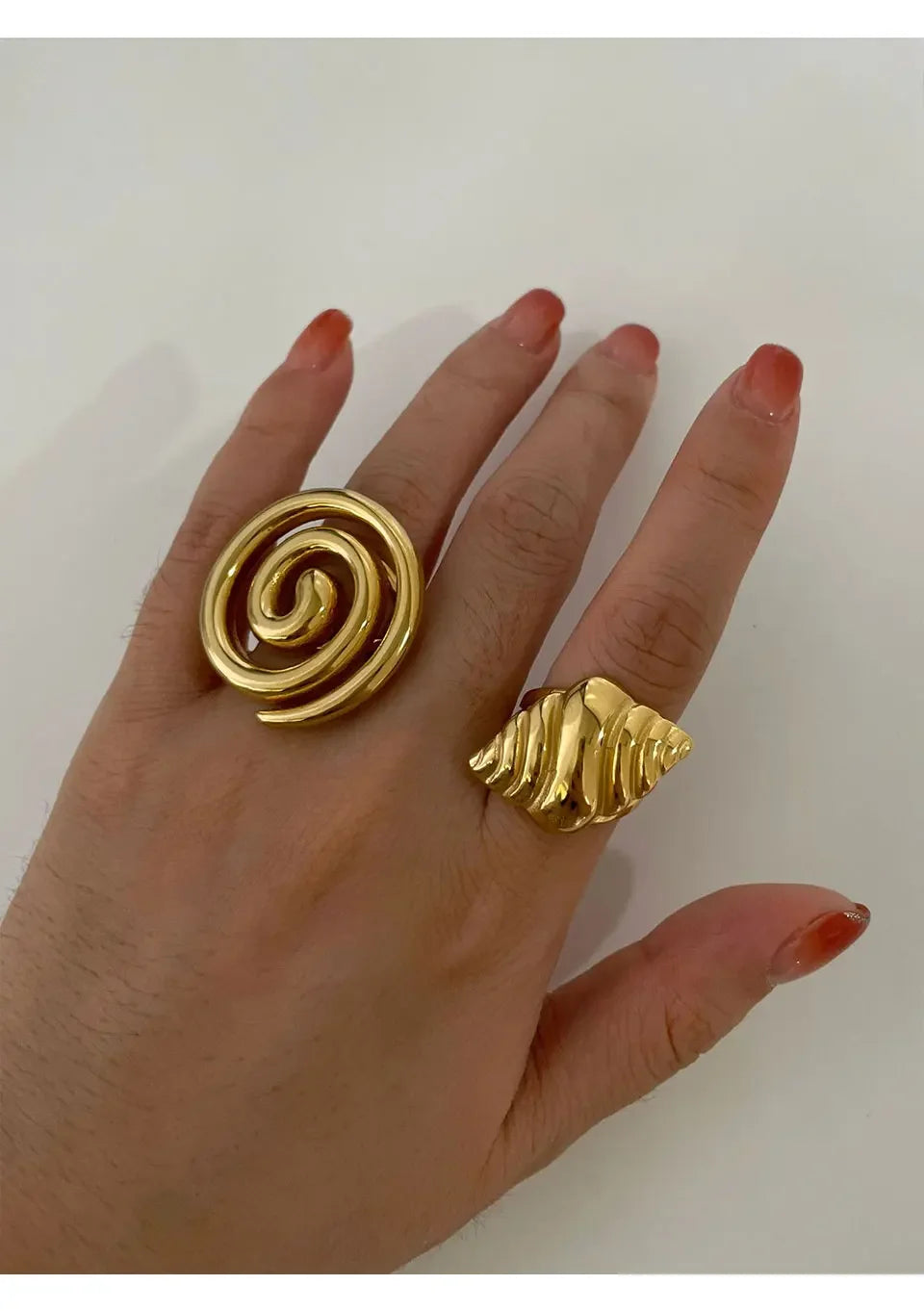 Conch Glossy Spiral Hollow Chunky Open Rings - Piña Colada
