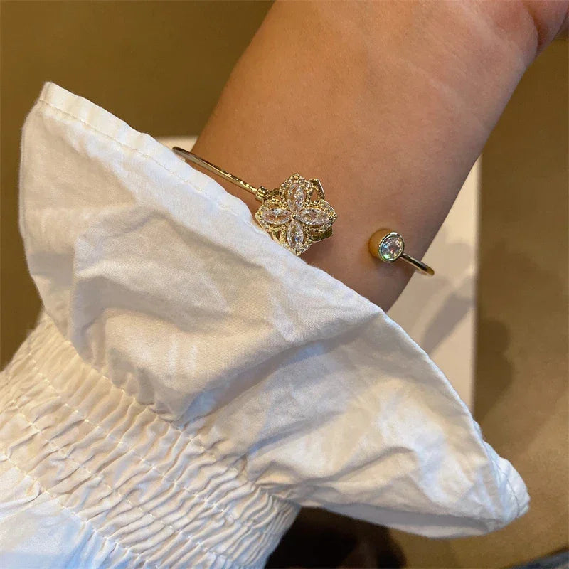 Luxury Rotatable Zircon Four-Leaf - Piña Colada