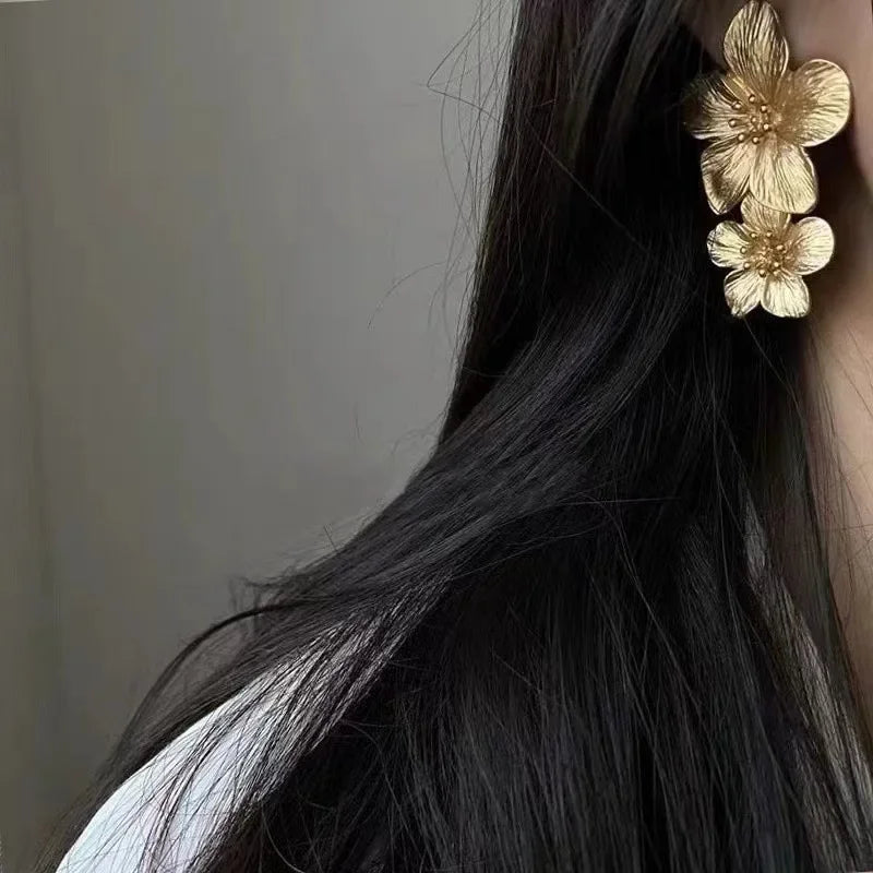 Metal Leaf Stud Earrings - Piña Colada