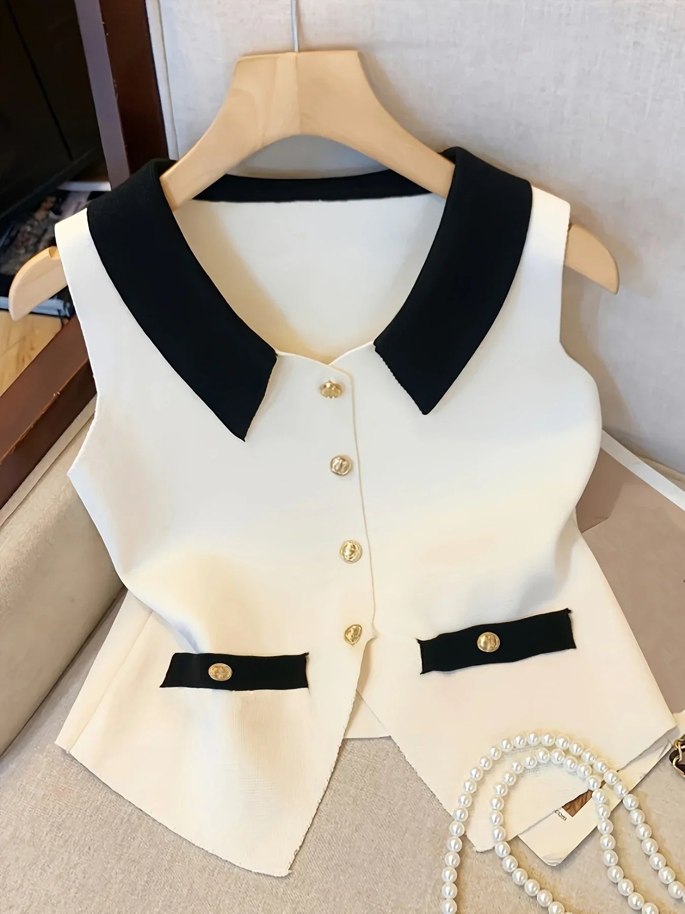 Slim Fit Patchwork Buttoned Knit Blouse – High Stretch Elegance - Piña Colada