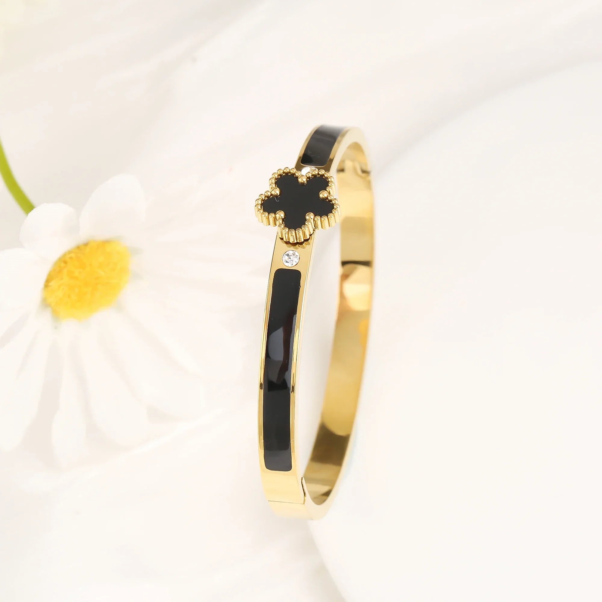 Five-Leaf Clover Open Bangle - Piña Colada