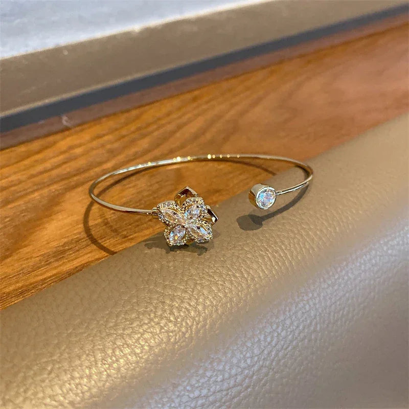 Luxury Rotatable Zircon Four-Leaf - Piña Colada