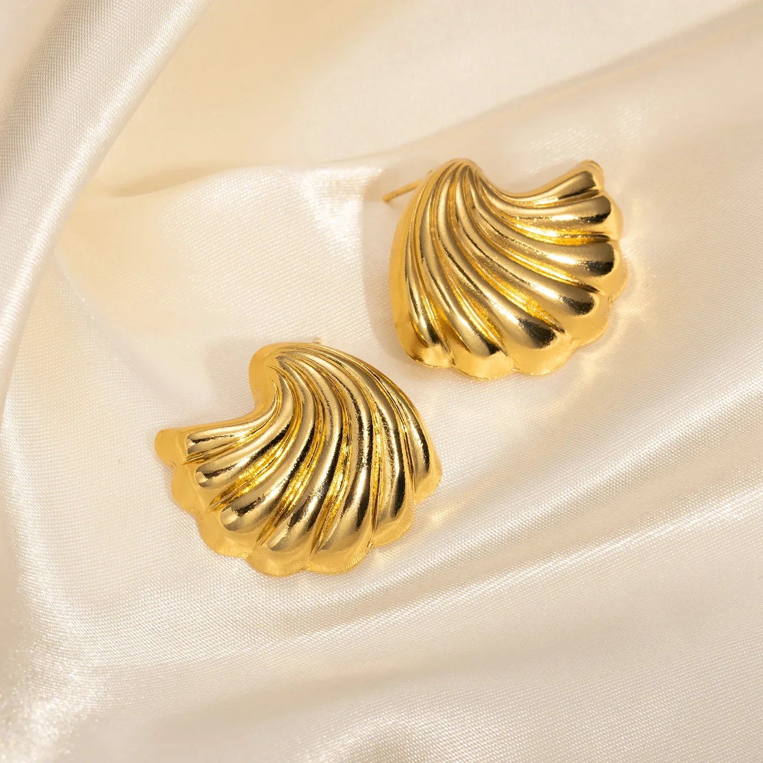 Vintage Gold Color Irregular Earrings - Piña Colada