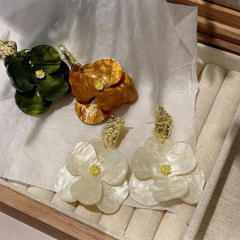Vintage Acrylic Flower Petal Pendant - Piña Colada