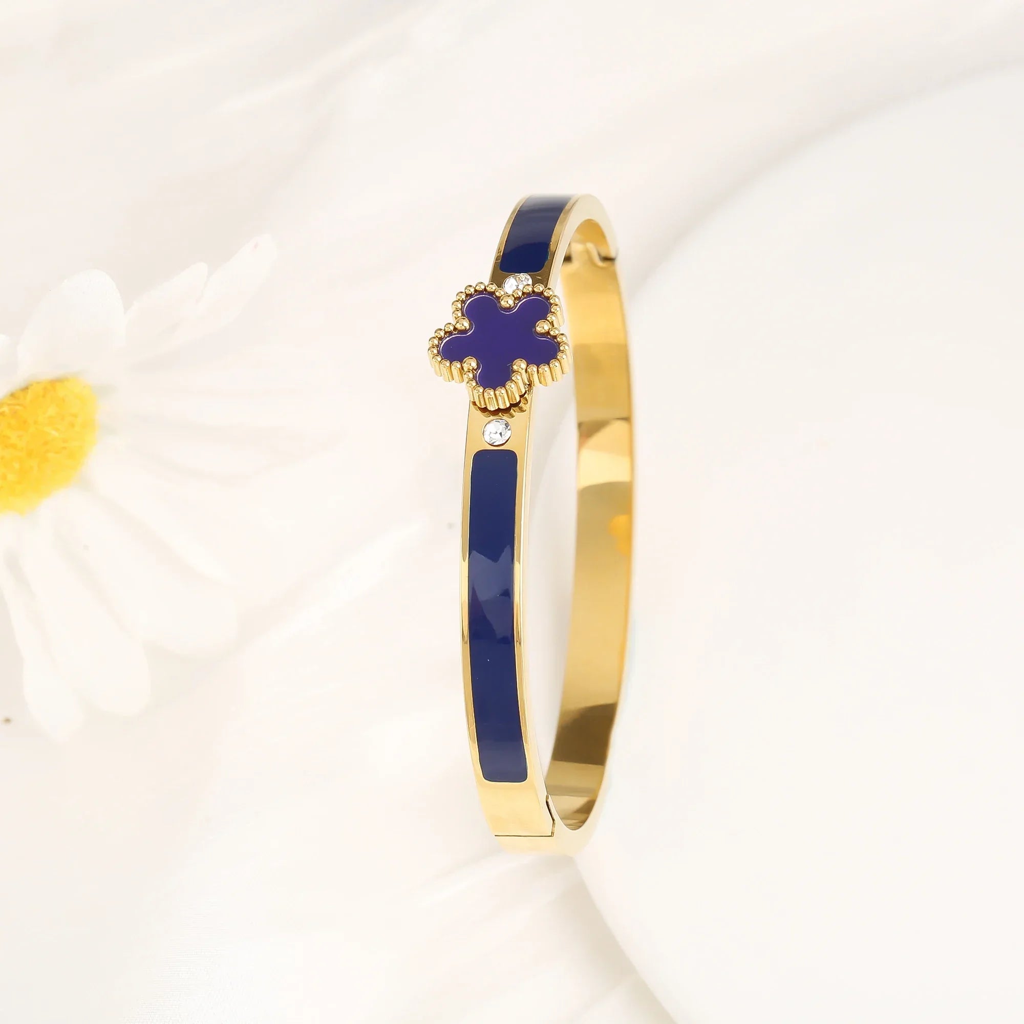 Five-Leaf Clover Open Bangle - Piña Colada